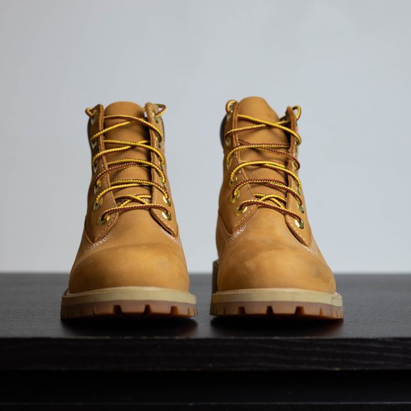 NWT Timberland 6-Inch Premium Waterproof boots For Boys - Picture 2 of 9